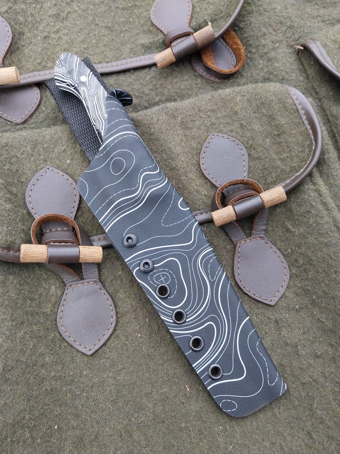 Fallow Catcher Black and White Damascus G10