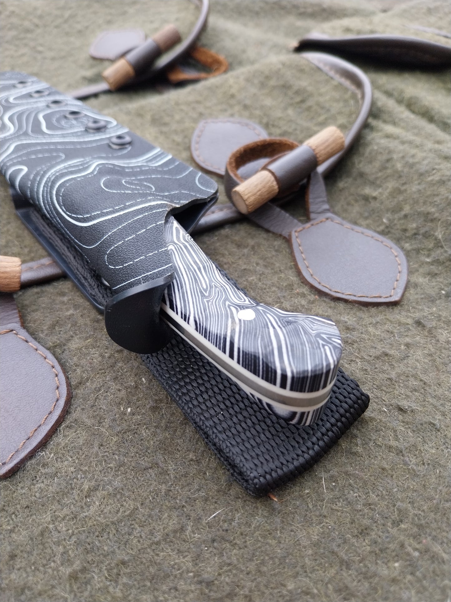 Fallow Catcher Black and White Damascus G10