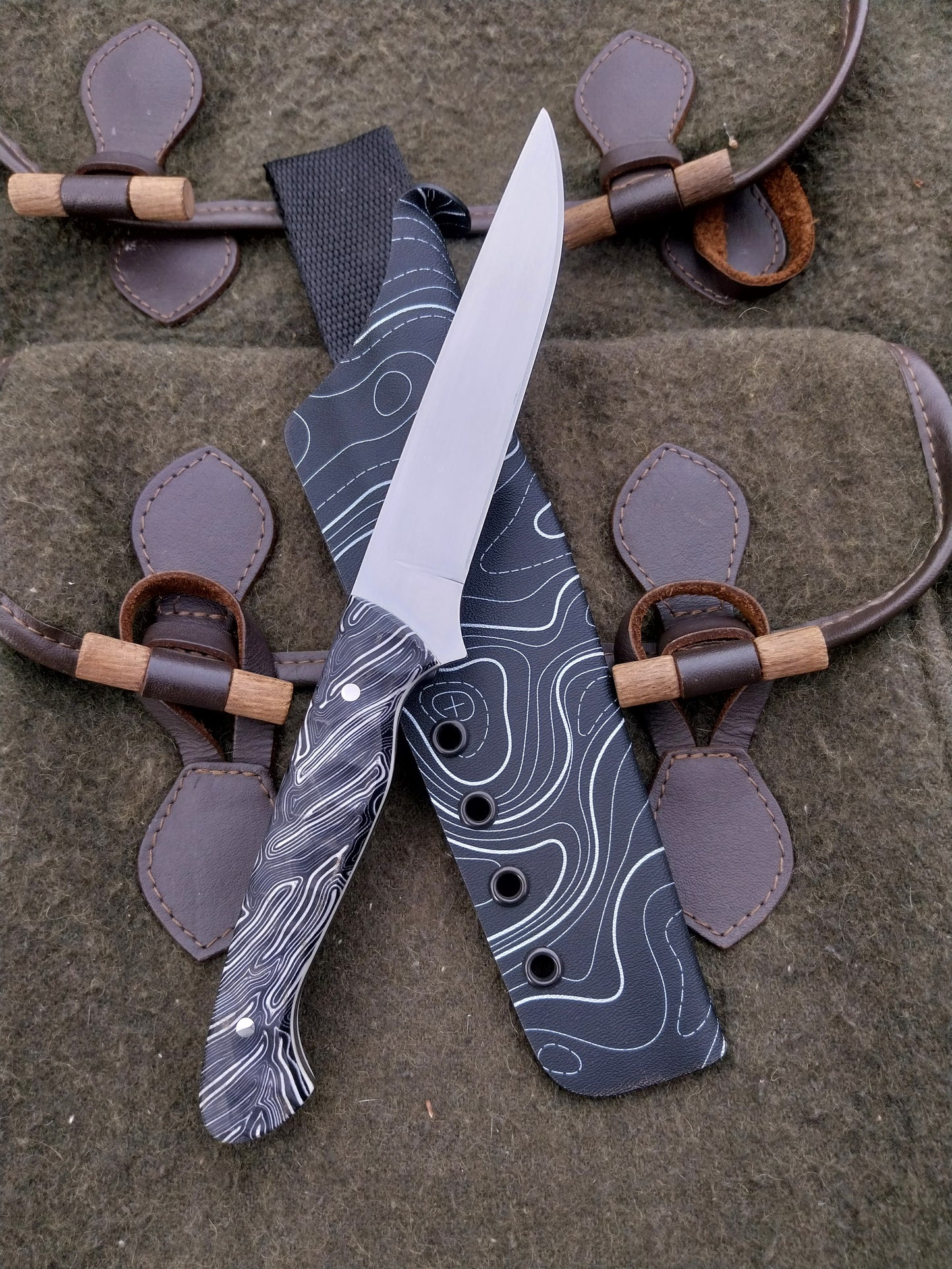 Fallow Catcher Black and White Damascus G10