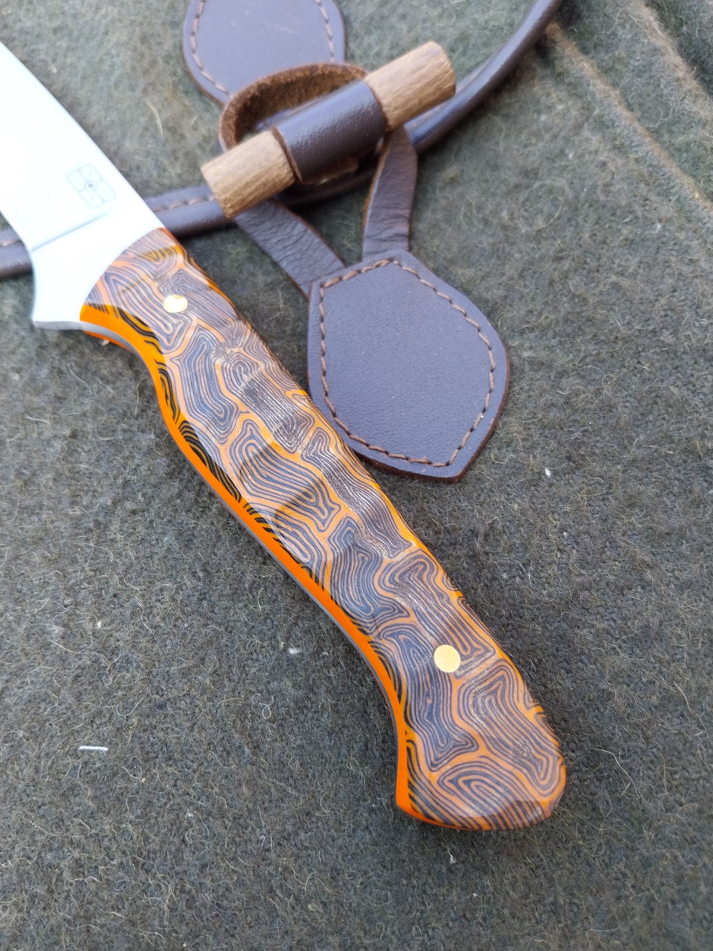 Roe Catcher Orange/Black Damascus G10