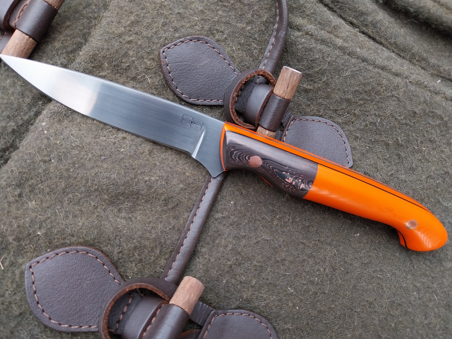 Roe Catcher (Custom Long Handle) carbon fibre/copper damascus, orange G10