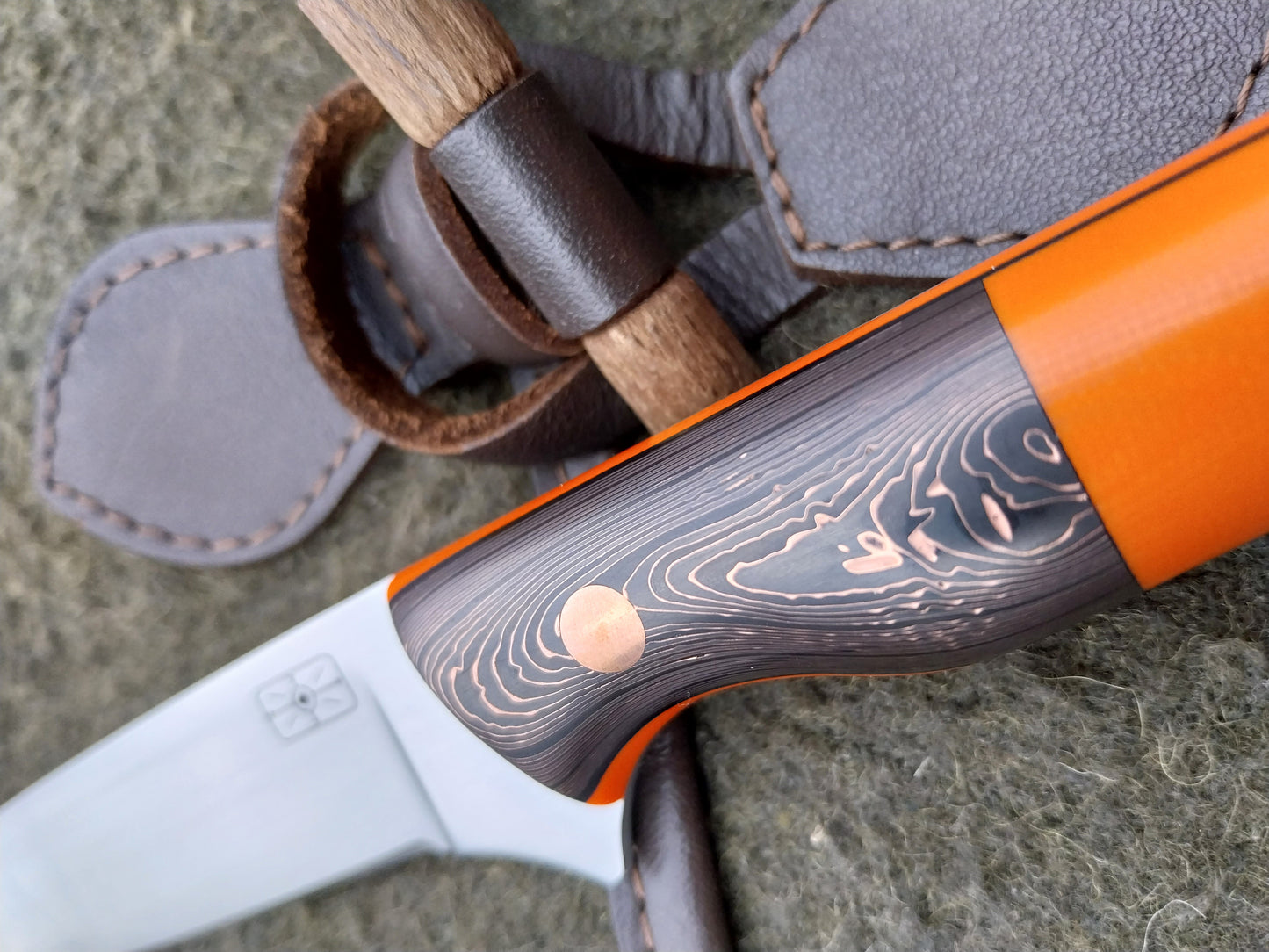 Roe Catcher (Custom Long Handle) carbon fibre/copper damascus, orange G10