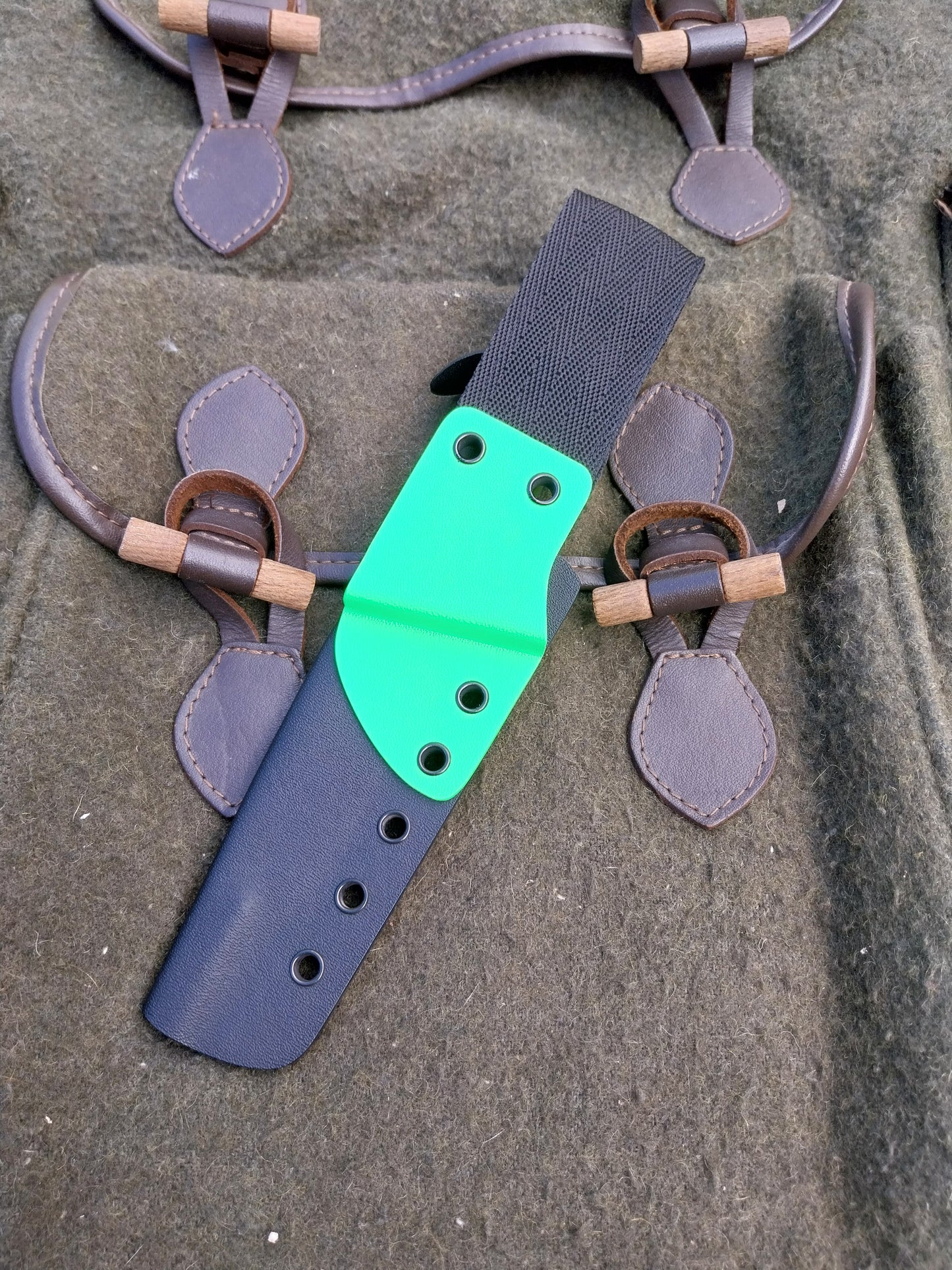 Roe Catcher Green and Black G10