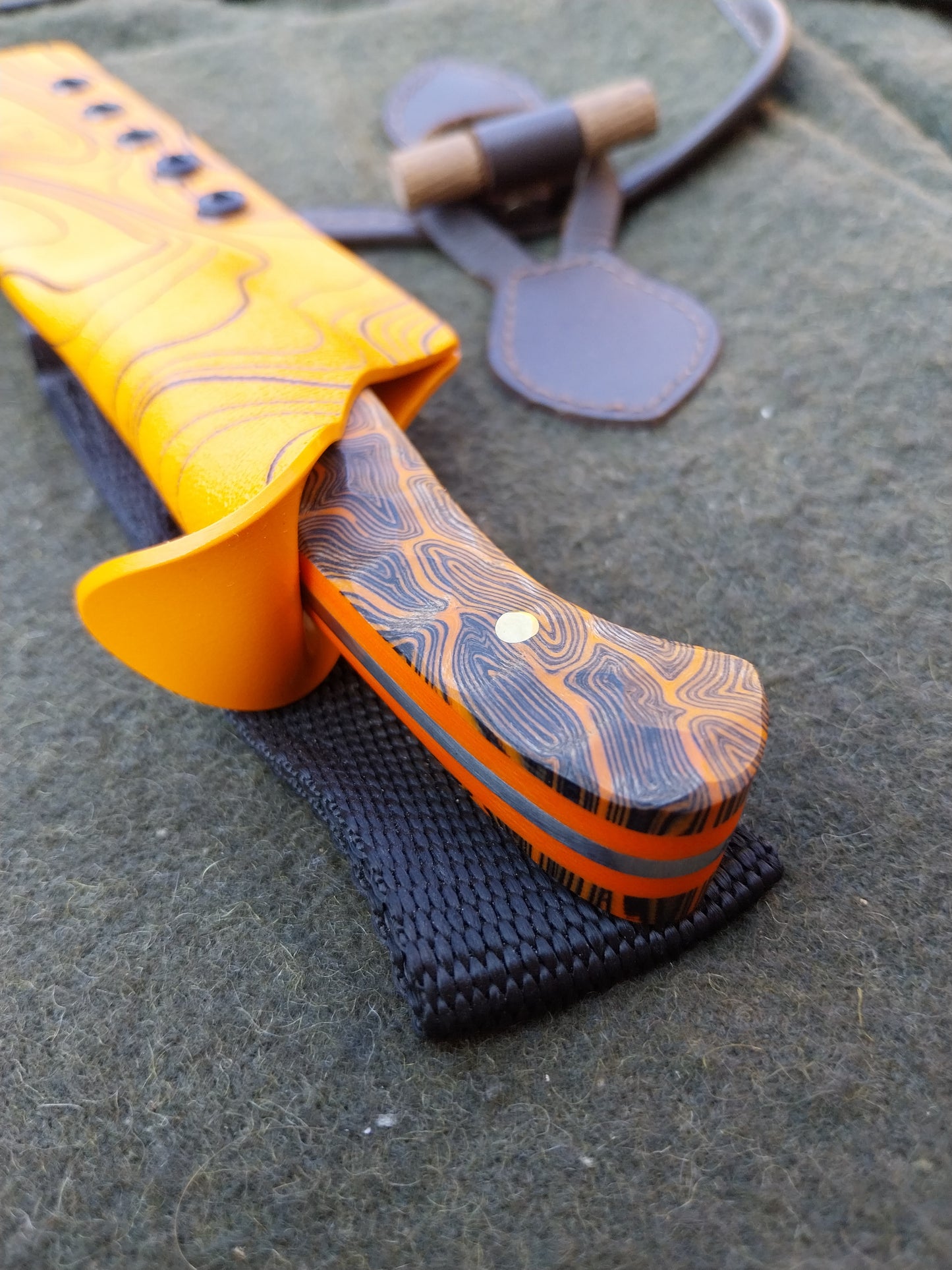 Roe Catcher Orange/Black Damascus G10