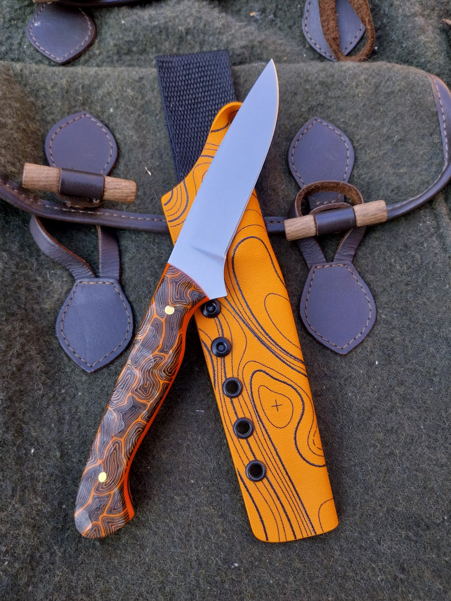 Roe Catcher Orange/Black Damascus G10