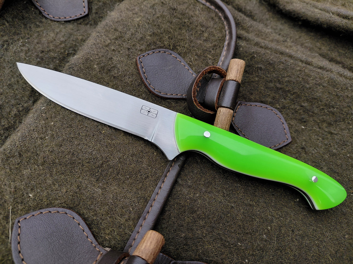 Roe Catcher Green moon glow