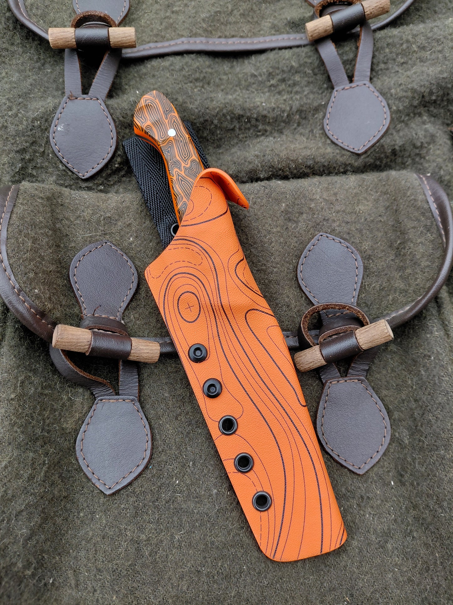 Roe Catcher Orange Damascus G10