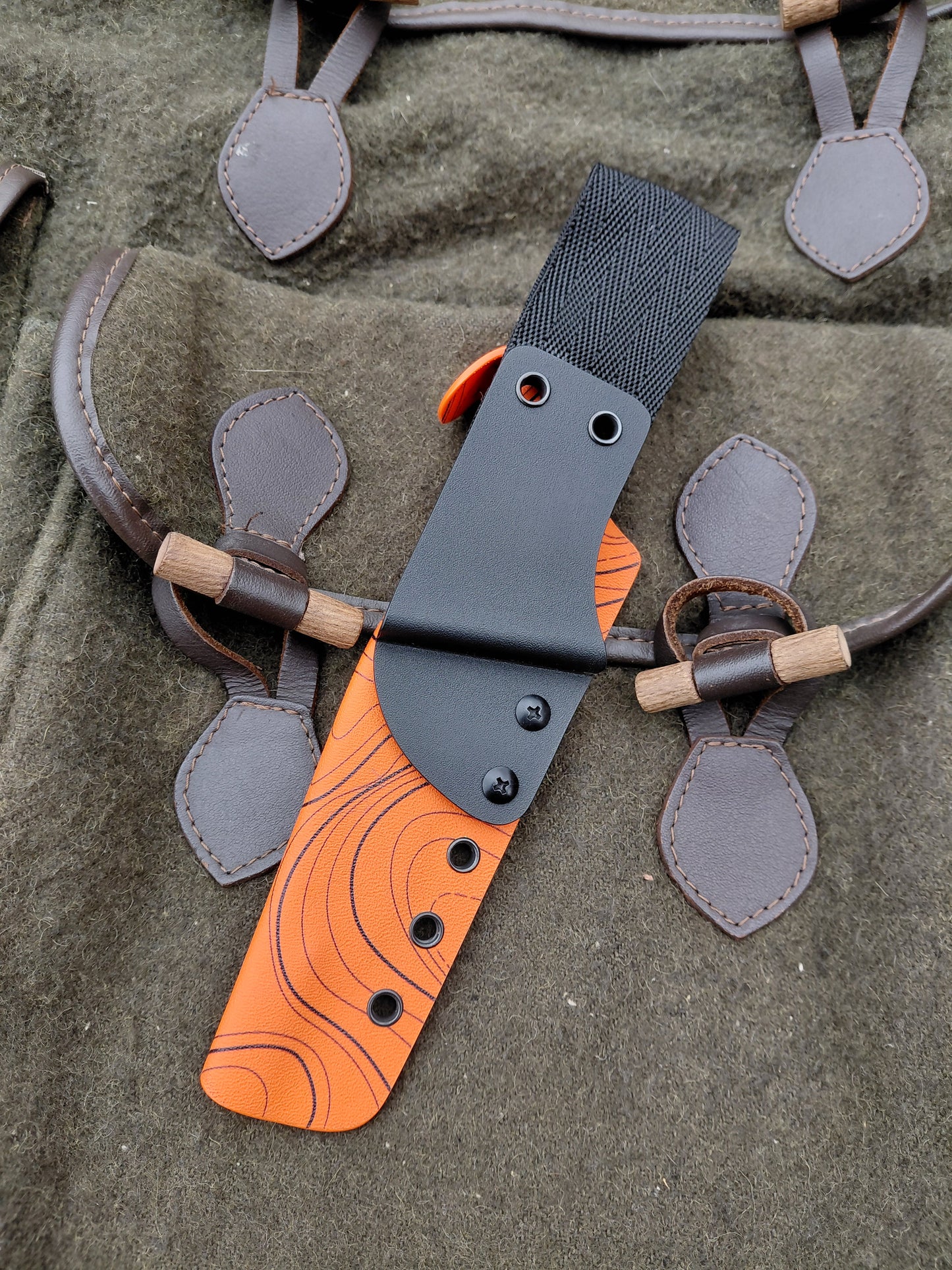 Roe Catcher Orange Damascus G10