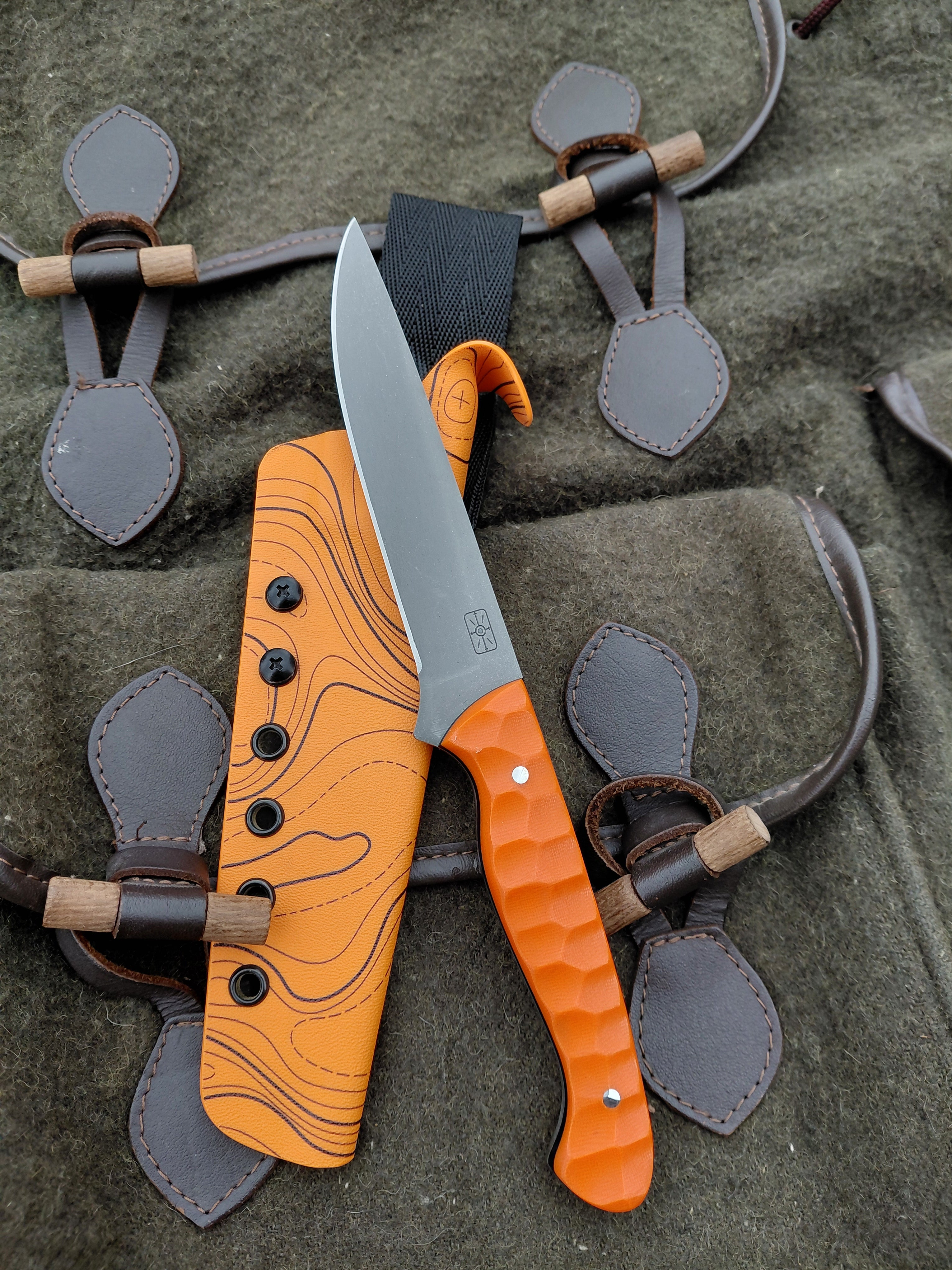 Fallow Catcher Orange / Black – Danum Blades