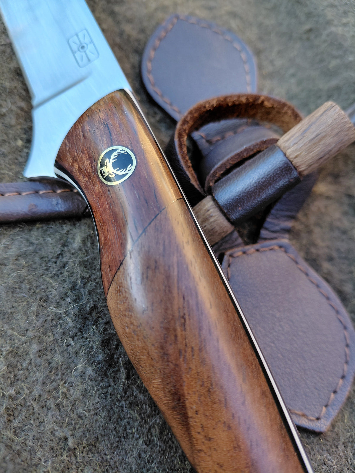 Magnacut Fallow Catcher Stabilised Rose wood and Walnut, White and black G10